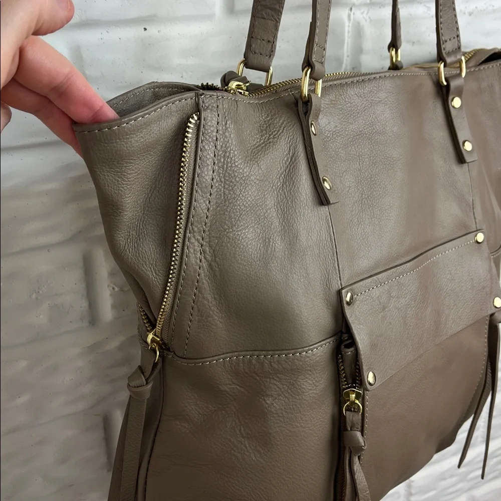 KOOBA EVERETTE TOTE TAUPE PEBBLED LEATHER GOLD HARDWARE ZIP TOP TASSELS LIKE NEW
